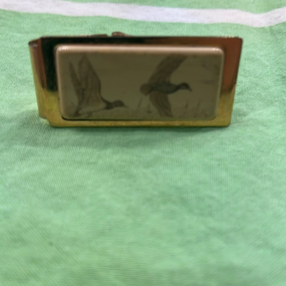 Barlow Scrimshaw two geese flying money clip gold and white old school vintage